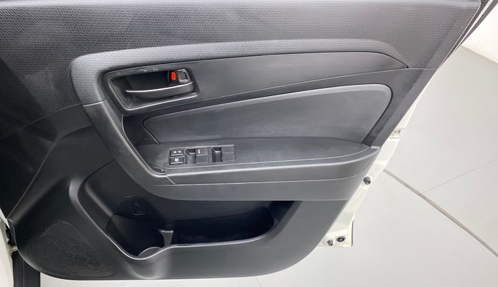 2020 Maruti Vitara Brezza LXI, Petrol, Manual, 25,776 km, Driver Side Door Panels Control