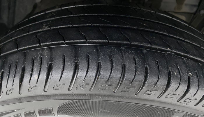 2020 Maruti Vitara Brezza LXI, Petrol, Manual, 25,776 km, Right Front Tyre Tread