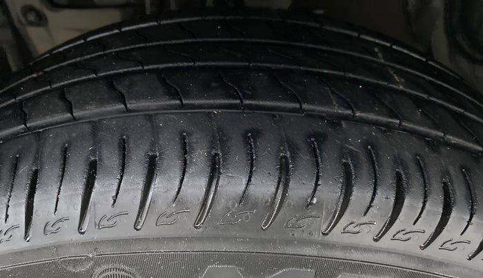 2020 Maruti Vitara Brezza LXI, Petrol, Manual, 25,776 km, Left Front Tyre Tread