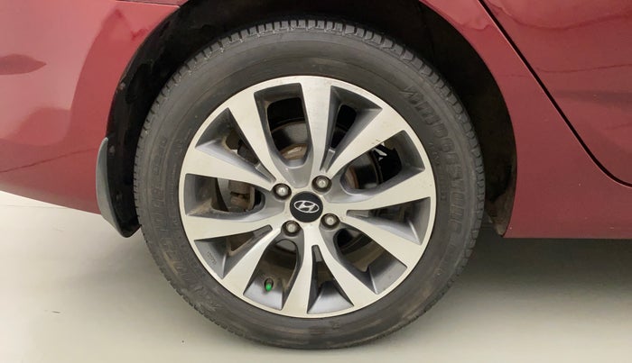 2014 Hyundai Verna FLUIDIC 1.6 VTVT SX, Petrol, Manual, 82,289 km, Right Rear Wheel