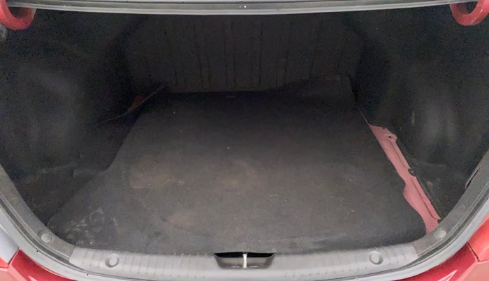 2014 Hyundai Verna FLUIDIC 1.6 VTVT SX, Petrol, Manual, 82,289 km, Boot Inside