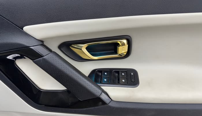2022 Tata Safari XZ PLUS, Diesel, Manual, 1,01,162 km, Driver Side Door Panels Control