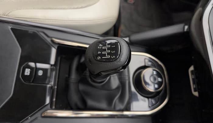 2022 Tata Safari XZ PLUS, Diesel, Manual, 1,01,162 km, Gear Lever