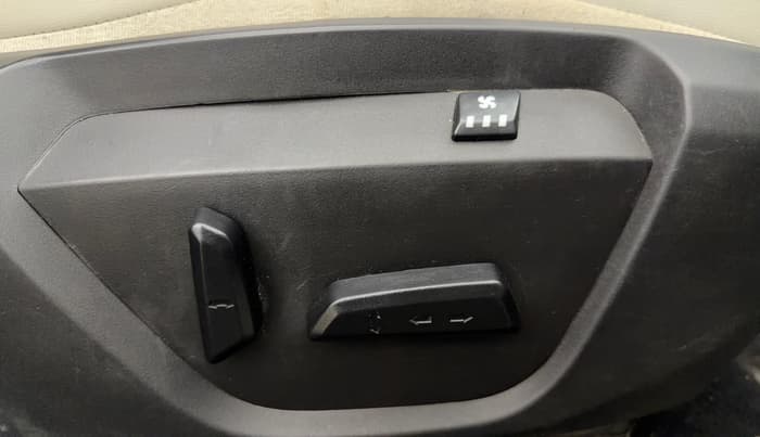 2022 Tata Safari XZ PLUS, Diesel, Manual, 1,01,162 km, Driver Side Adjustment Panel