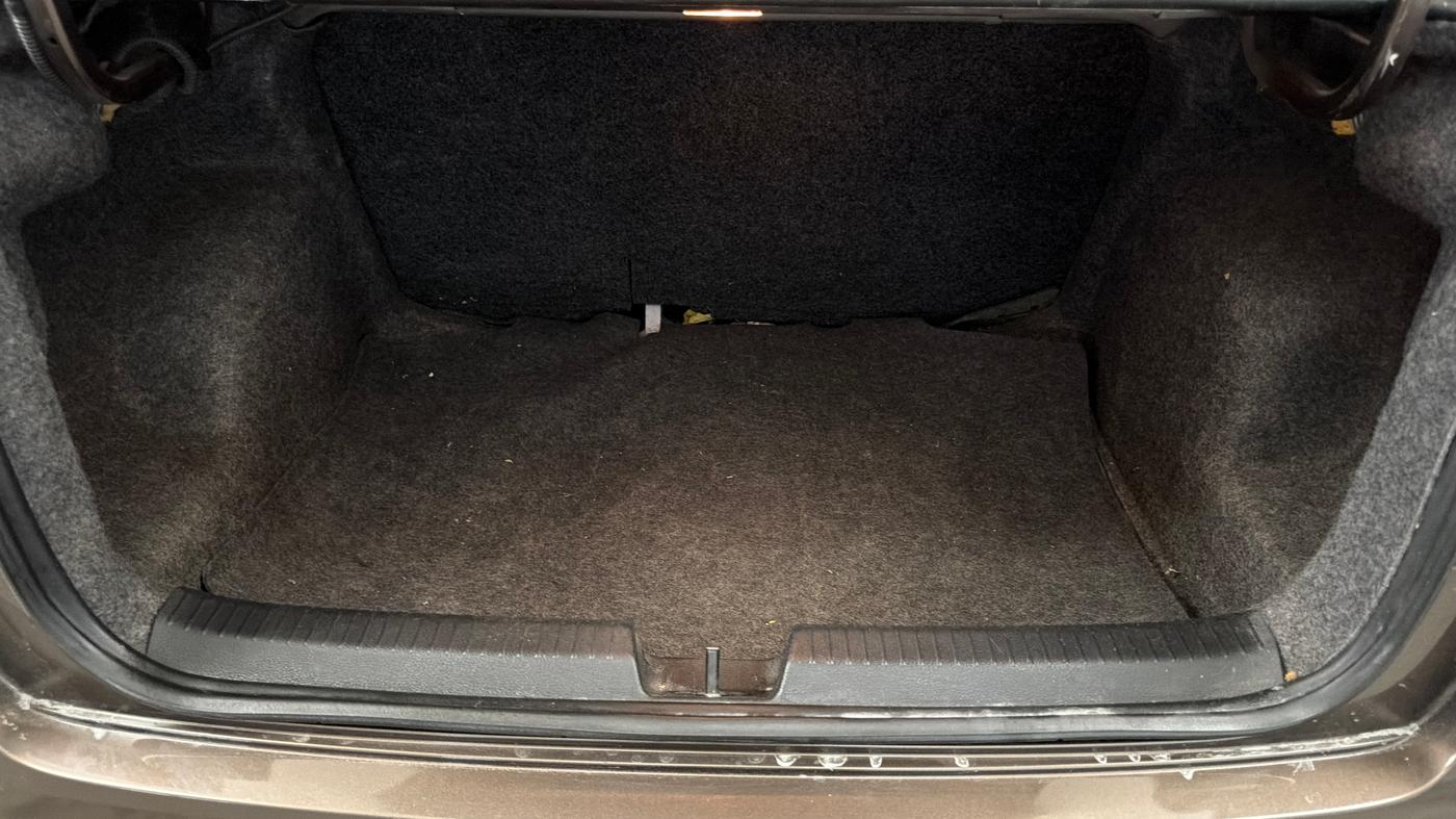 2018 Volkswagen Ameo COMFORTLINE 1.0L, Petrol, Manual, 54,653 km, Boot Inside