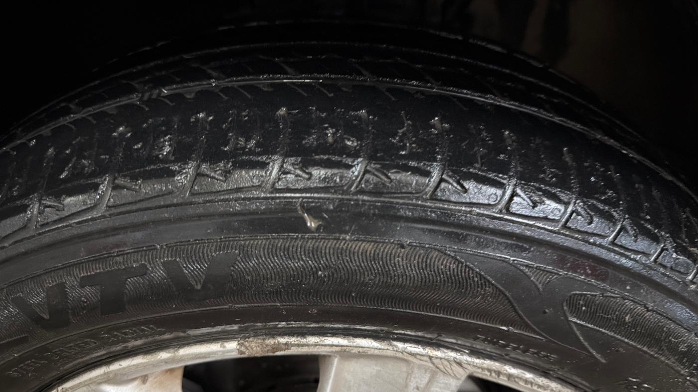 2018 Volkswagen Ameo COMFORTLINE 1.0L, Petrol, Manual, 54,653 km, Left Front Tyre Tread