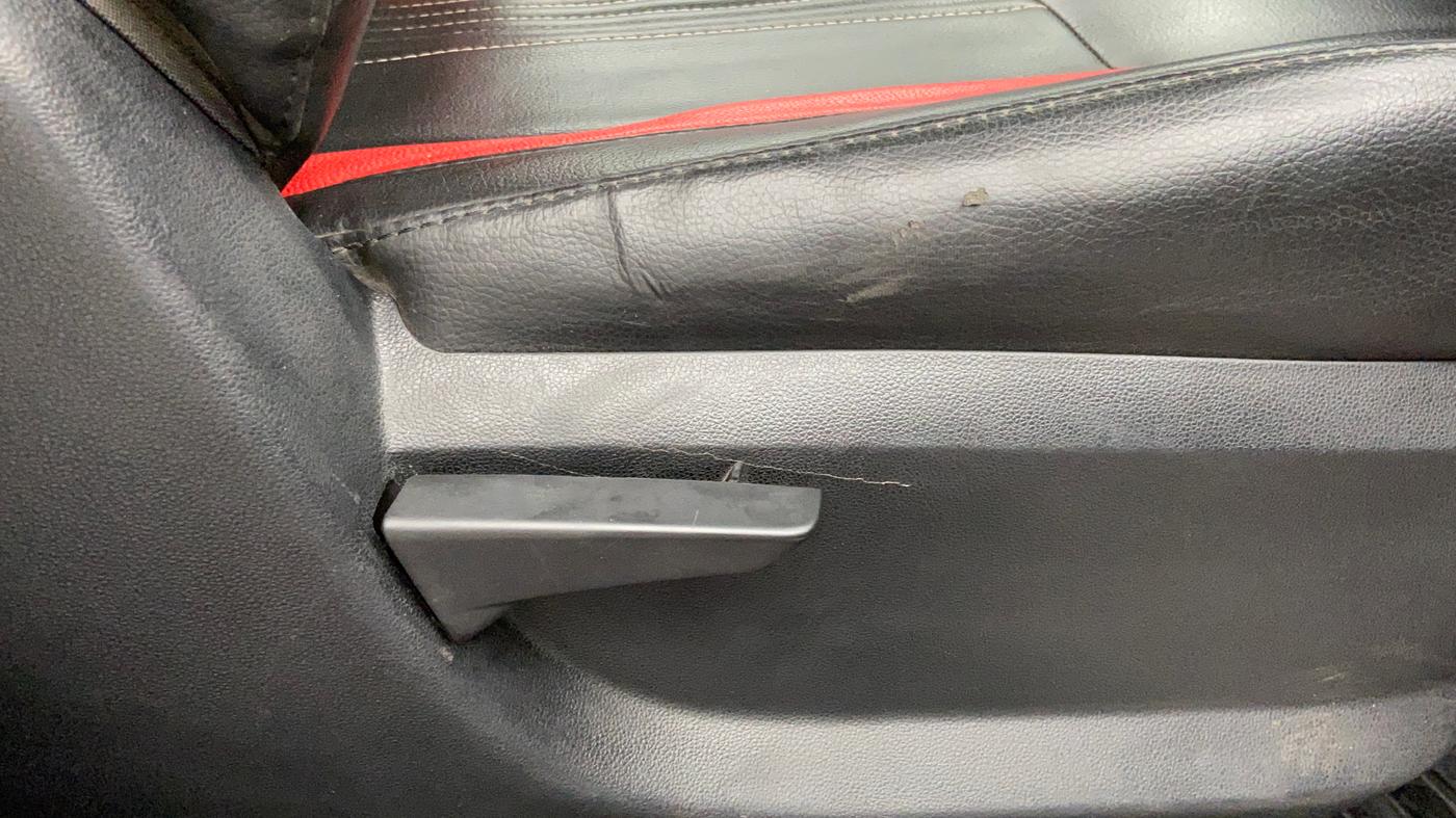 2017 Mahindra KUV 100 NXT K2 D 6S, Diesel, Manual, 66,520 km, Driver Side Adjustment Panel