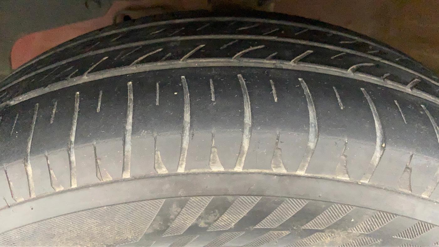 2017 Mahindra KUV 100 NXT K2 D 6S, Diesel, Manual, 66,520 km, Left Front Tyre Tread