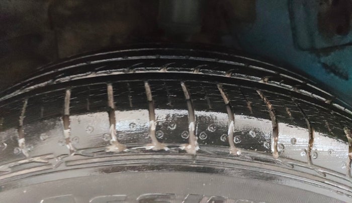 2017 Tata NEXON XM PETROL, Petrol, Manual, 29,923 km, Right Rear Tyre Tread