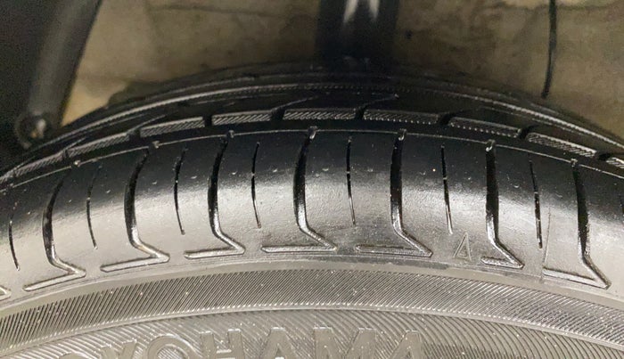 2015 Hyundai Xcent S (O) 1.2, Petrol, Manual, 79,563 km, Right Rear Tyre Tread