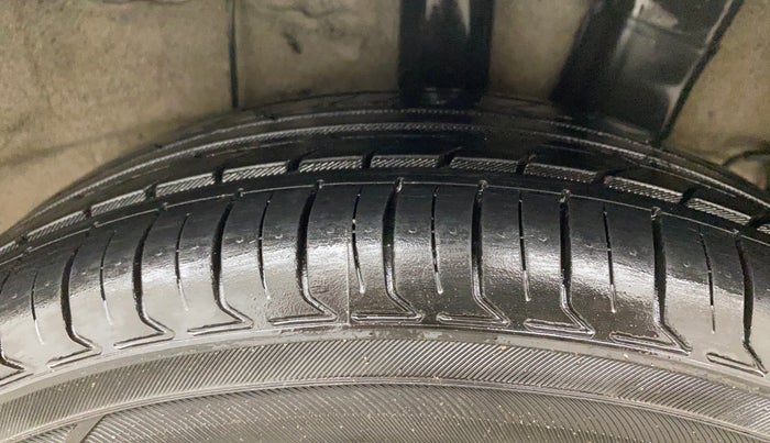 2015 Hyundai Xcent S (O) 1.2, Petrol, Manual, 79,563 km, Left Rear Tyre Tread