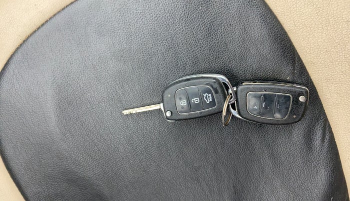 2015 Hyundai Xcent S (O) 1.2, Petrol, Manual, 79,563 km, Key Close Up