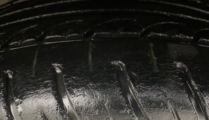 2015 Hyundai Grand i10 MAGNA 1.1 CRDI, Diesel, Manual, 62,288 km, Left Front Tyre Tread