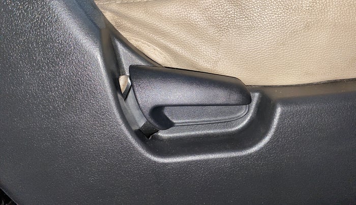 2017 Maruti Wagon R 1.0 VXI, Petrol, Manual, 30,144 km, Driver Side Adjustment Panel