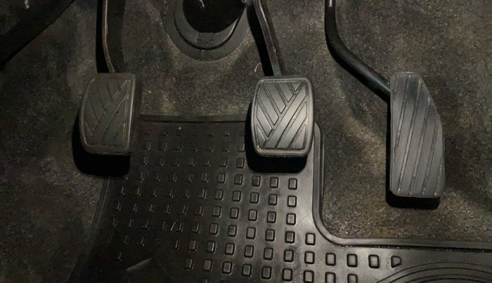 2017 Maruti Wagon R 1.0 VXI, Petrol, Manual, 30,144 km, Pedals