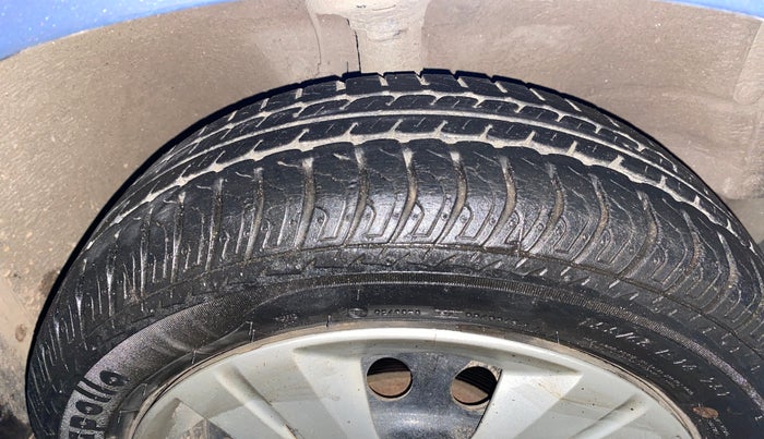 2017 Maruti Wagon R 1.0 VXI, Petrol, Manual, 30,144 km, Right Front Tyre Tread