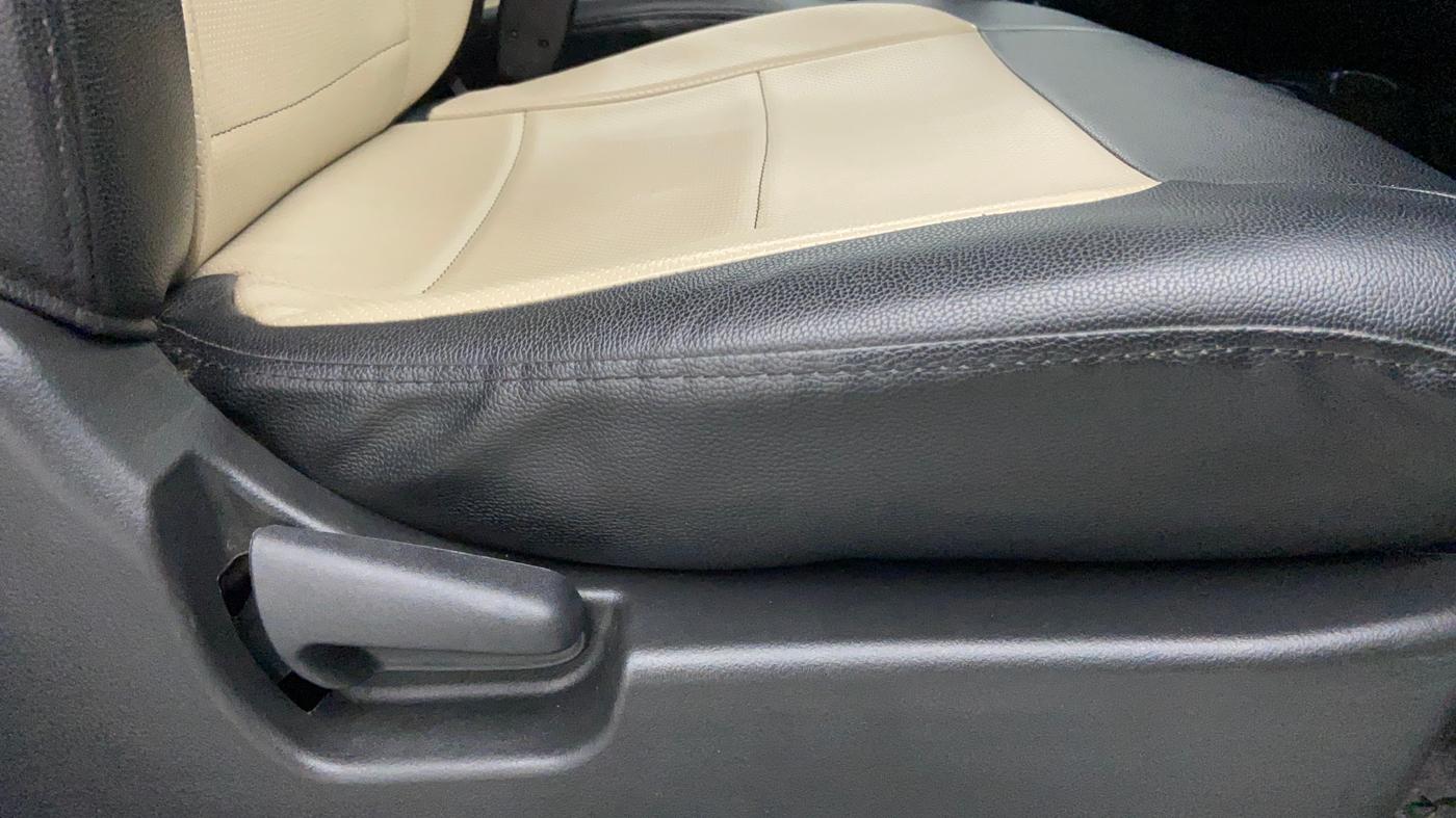 2017 Maruti Wagon R 1.0 LXI CNG, CNG, Manual, 33,265 km, Driver Side Adjustment Panel