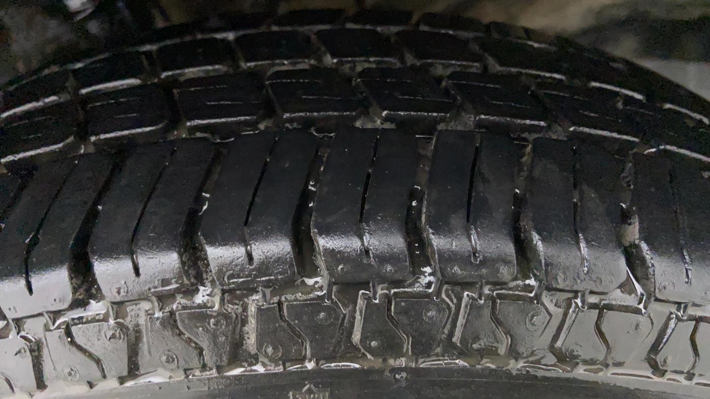 2017 Maruti Wagon R 1.0 LXI CNG, CNG, Manual, 33,265 km, Left Front Tyre Tread