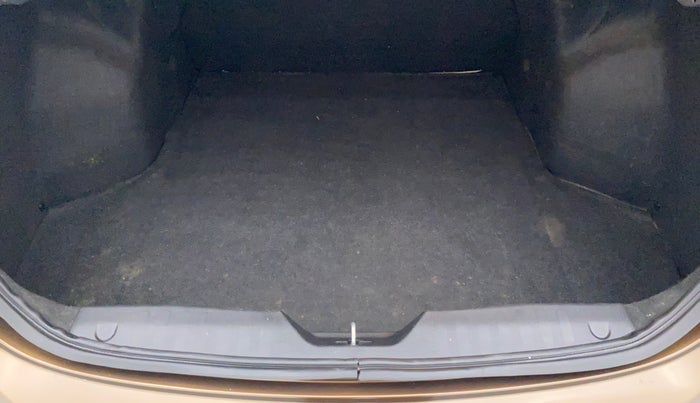 2016 Maruti Ciaz VXI, Petrol, Manual, 75,618 km, Boot Inside View