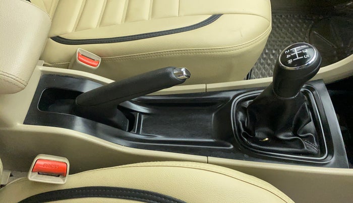 2016 Maruti Ciaz VXI, Petrol, Manual, 75,618 km, Gear Lever