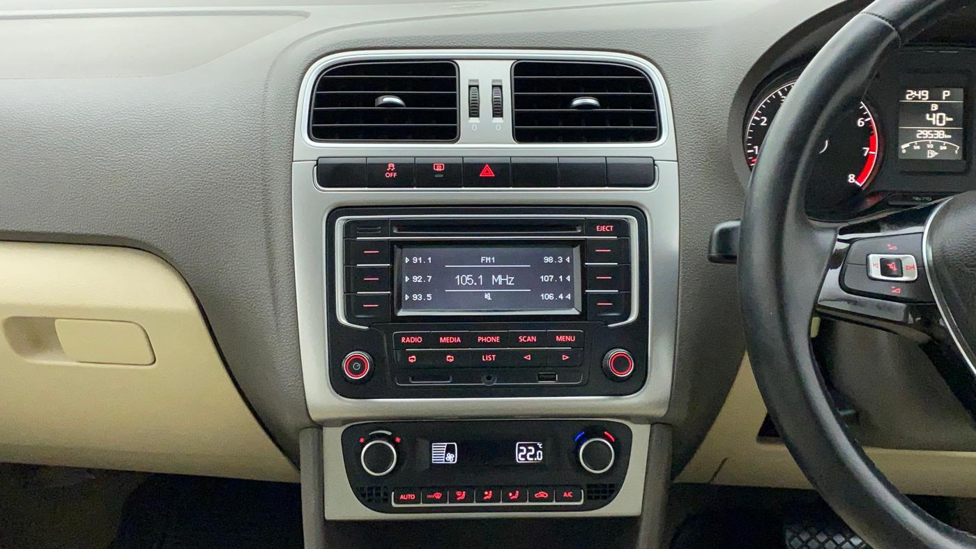 2015 Volkswagen Vento HIGHLINE 1.2 TSI AT, Petrol, Automatic, 29,664 km, Air Conditioner