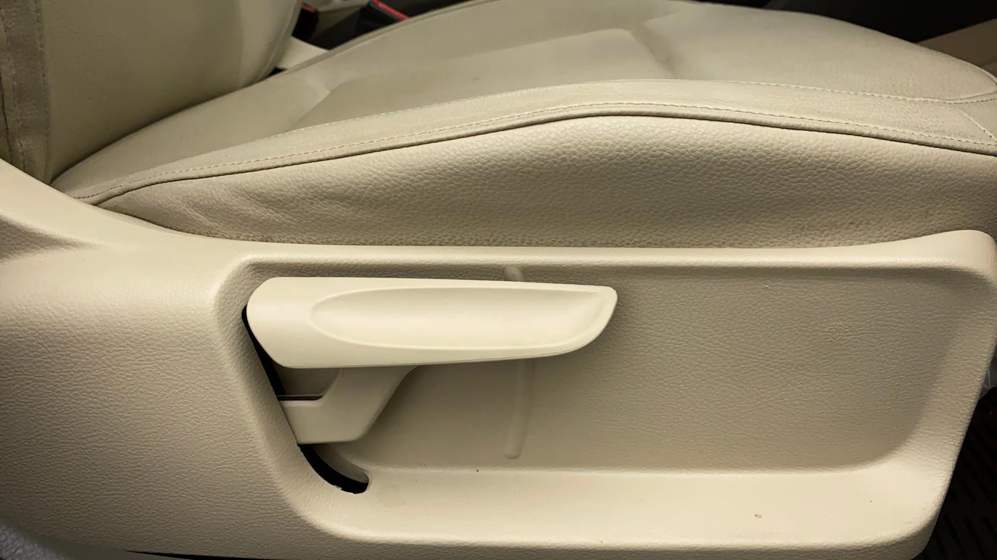 2015 Volkswagen Vento HIGHLINE 1.2 TSI AT, Petrol, Automatic, 29,664 km, Driver Side Adjustment Panel