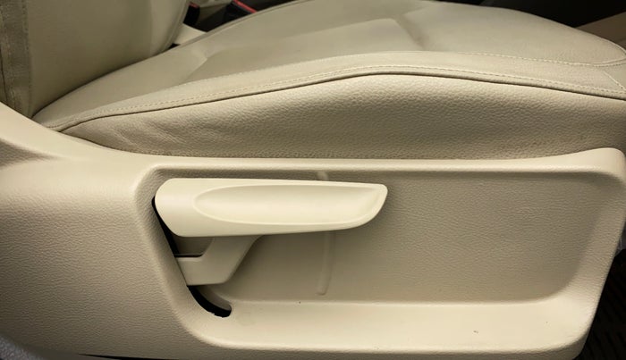 2015 Volkswagen Vento HIGHLINE 1.2 TSI AT, Petrol, Automatic, 29,664 km, Driver Side Adjustment Panel