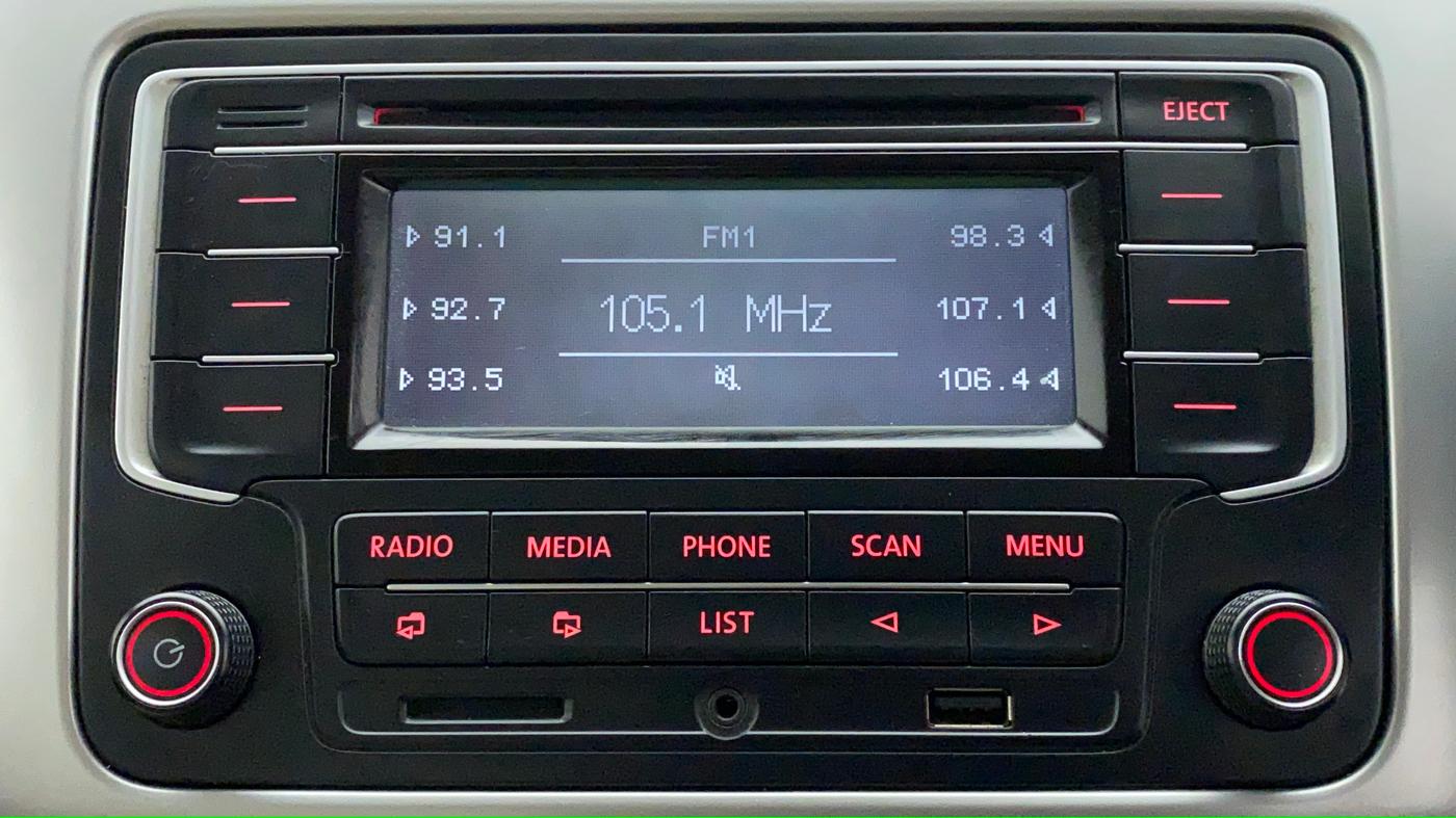 2015 Volkswagen Vento HIGHLINE 1.2 TSI AT, Petrol, Automatic, 29,664 km, Infotainment System