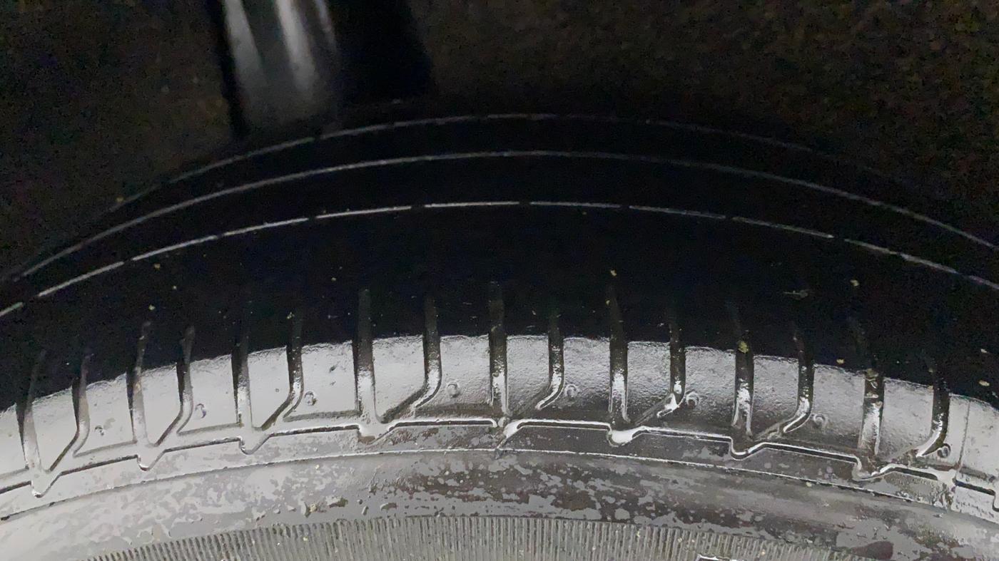 2017 Maruti Baleno ZETA PETROL 1.2, CNG, Manual, 1,02,569 km, Right Rear Tyre Tread