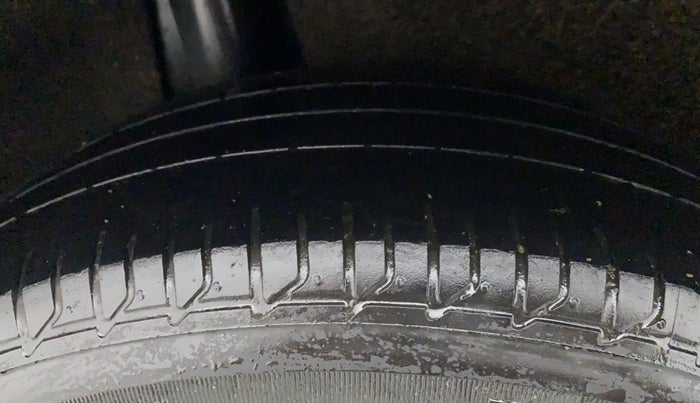 2017 Maruti Baleno ZETA PETROL 1.2, CNG, Manual, 1,02,569 km, Right Rear Tyre Tread