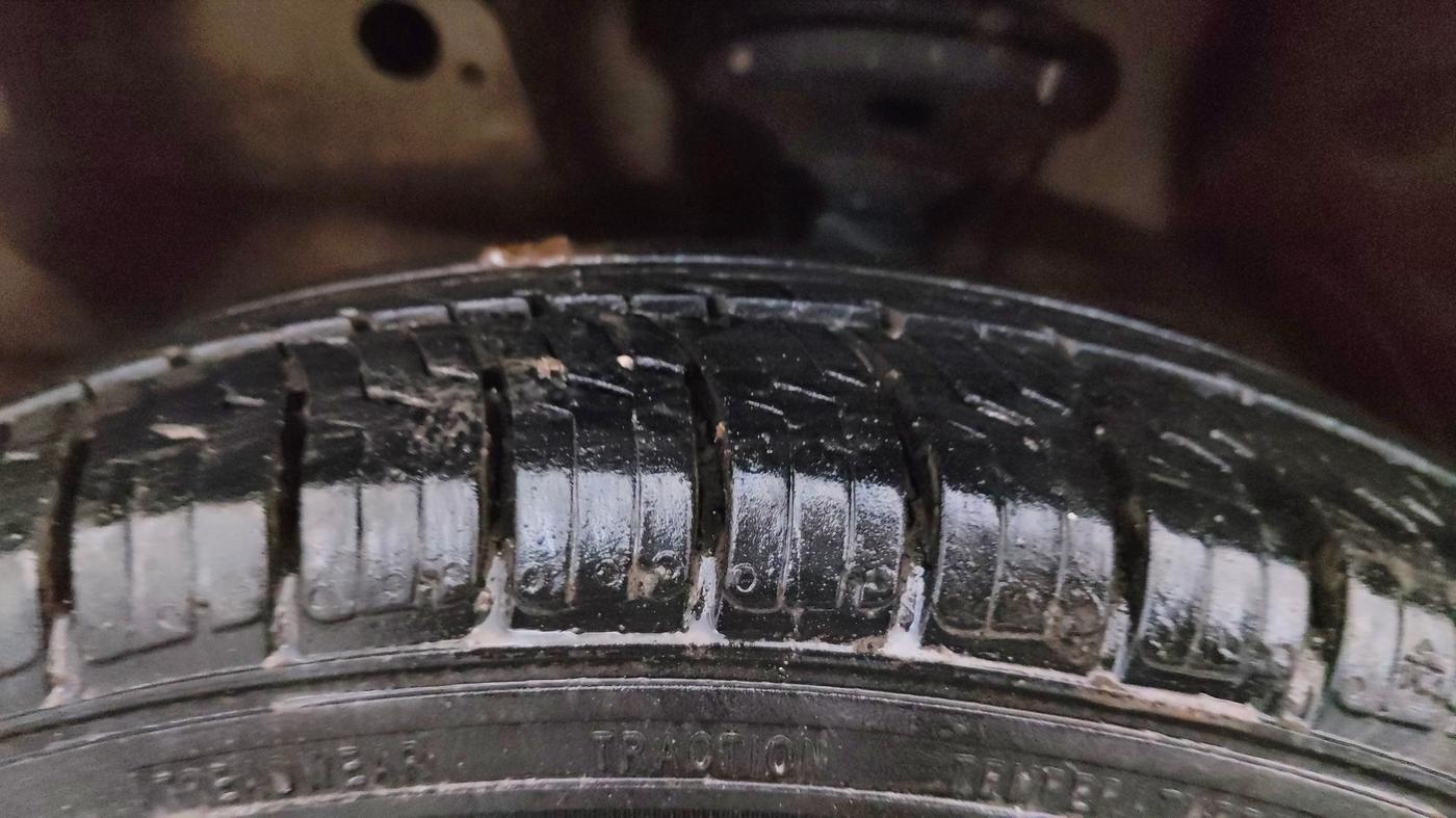 2018 Maruti Wagon R 1.0 LXI CNG, CNG, Manual, 1,01,604 km, Left Front Tyre Tread