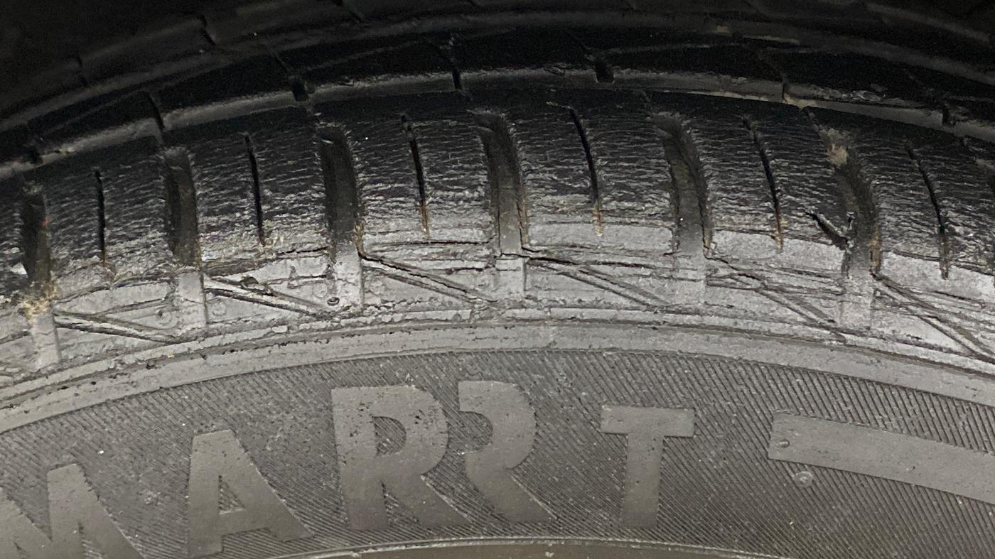 2020 Hyundai GRAND I10 NIOS SPORTZ AMT 1.2 KAPPA VTVT, Petrol, Automatic, 25,444 km, Left Front Tyre Tread