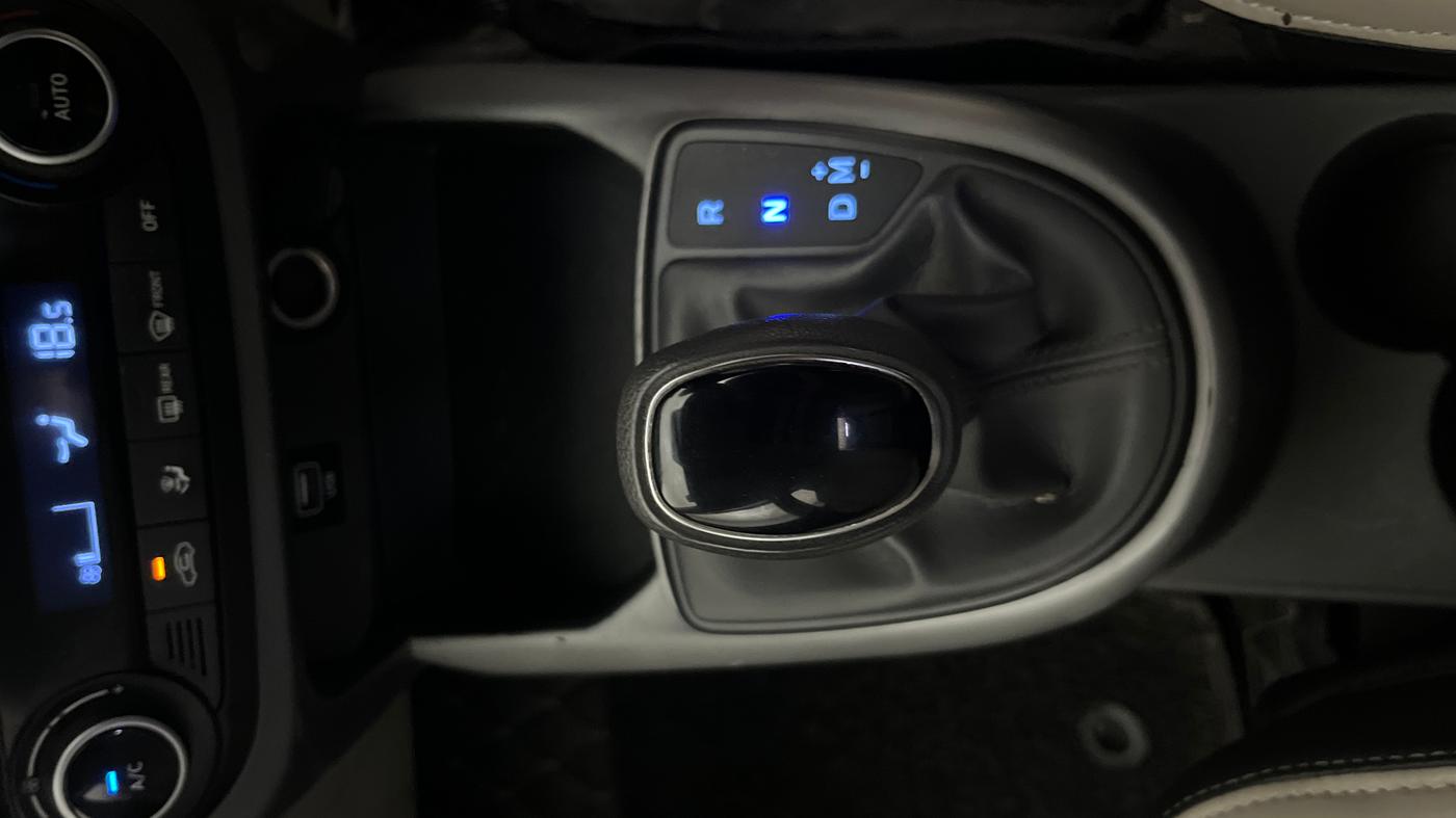 2020 Hyundai GRAND I10 NIOS SPORTZ AMT 1.2 KAPPA VTVT, Petrol, Automatic, 68,596 km, Gear Lever
