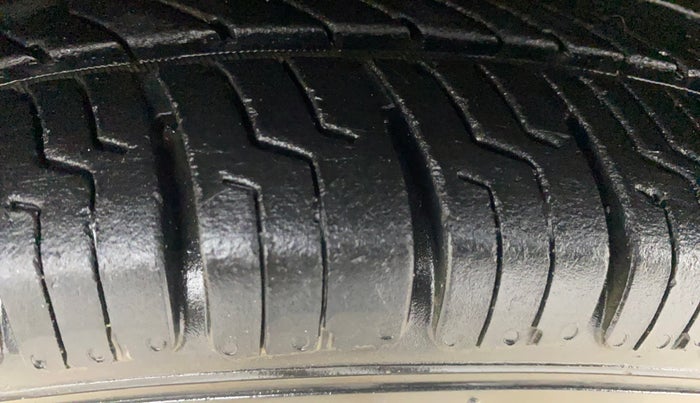 2017 Renault Kwid RXL, Petrol, Manual, 59,009 km, Left Front Tyre Tread