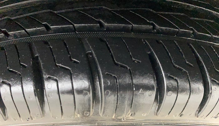 2017 Renault Kwid RXL, Petrol, Manual, 59,009 km, Left Rear Tyre Tread