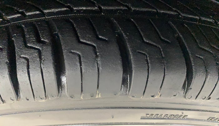 2017 Renault Kwid RXL, Petrol, Manual, 59,009 km, Right Front Tyre Tread