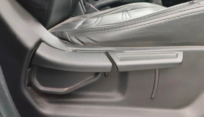 2023 Hyundai VENUE SX 1.2 KNIGHT EDITION, Petrol, Manual, 58,132 km, Driver Side Adjustment Panel