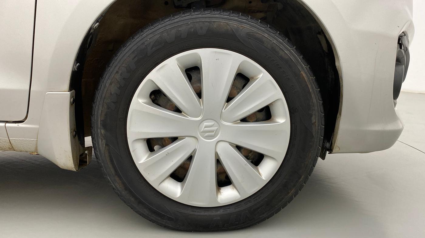2016 Maruti Ertiga VXI, Petrol, Manual, 99,396 km, Right Front Wheel