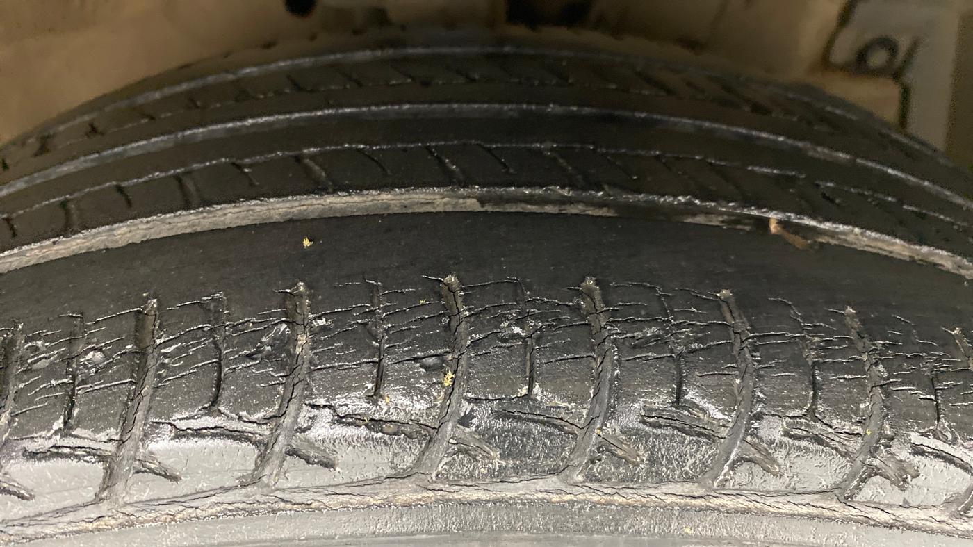 2016 Maruti Ertiga VXI, Petrol, Manual, 99,396 km, Right Front Tyre Tread