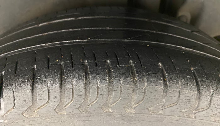 2016 Maruti Ertiga VXI, Petrol, Manual, 99,396 km, Left Rear Tyre Tread