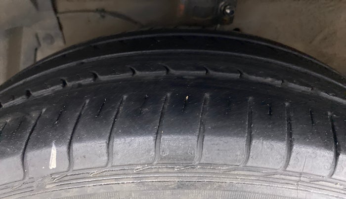 2017 Maruti Ciaz DELTA 1.4 VVT AT, Petrol, Automatic, 36,981 km, Left Front Tyre Tread