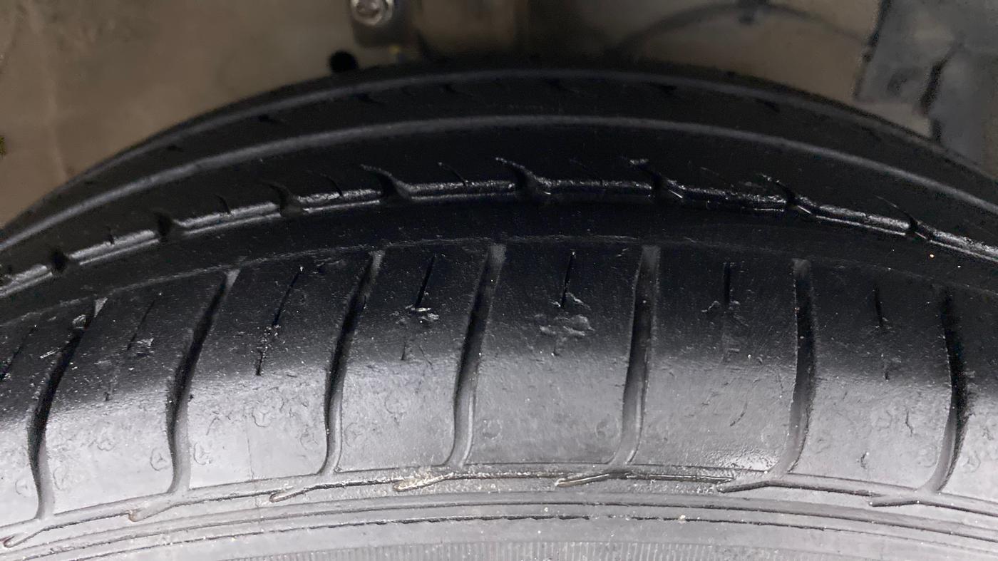 2017 Maruti Ciaz DELTA 1.4 VVT AT, Petrol, Automatic, 36,981 km, Right Front Tyre Tread