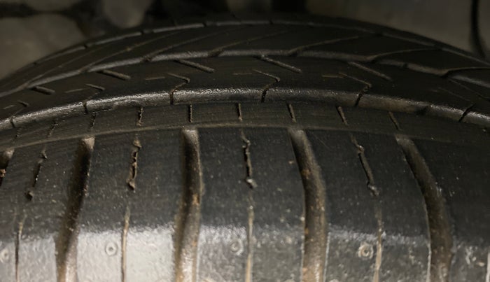 2015 Hyundai Xcent S 1.2 OPT, Petrol, Manual, 63,100 km, Right Front Tyre Tread