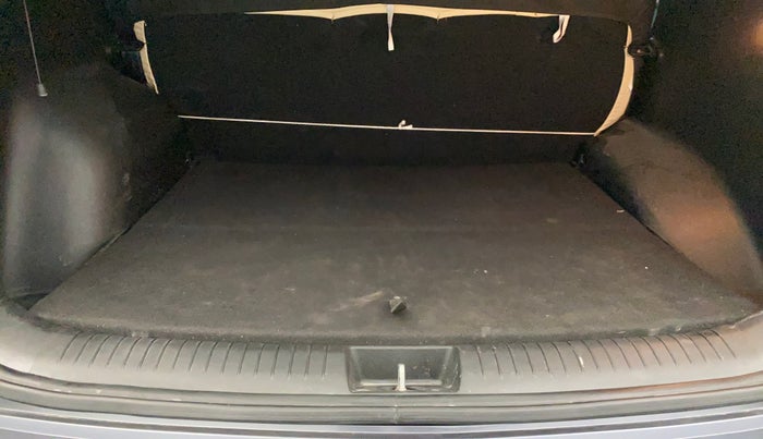 2017 Hyundai Creta SX PLUS 1.6 PETROL, Petrol, Manual, 53,575 km, Boot Inside