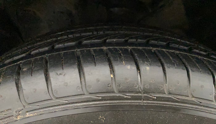 2017 Hyundai Creta SX PLUS 1.6 PETROL, Petrol, Manual, 53,575 km, Left Front Tyre Tread