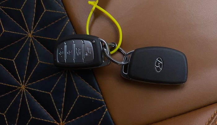 2022 Hyundai NEW I20 ASTA (O) 1.2 MT, Petrol, Manual, 75,361 km, Key Close Up