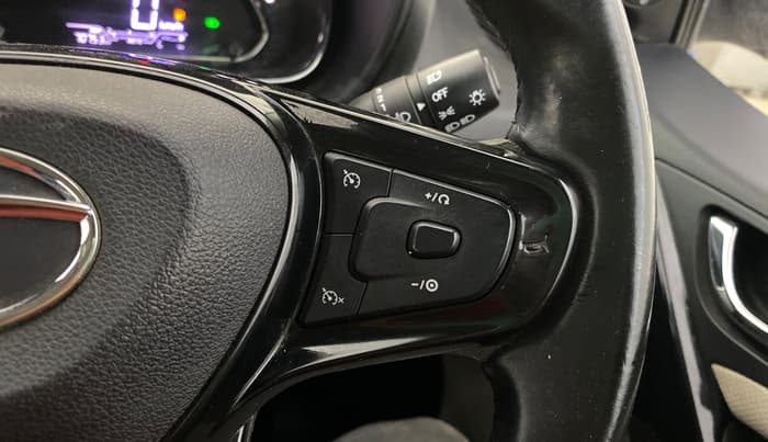2022 Tata NEXON XZ PLUS SUNROOF PETROL DUAL TONE, Petrol, Manual, 70,753 km, Adaptive Cruise Control