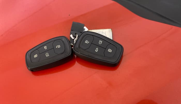 2022 Tata NEXON XZ PLUS SUNROOF PETROL DUAL TONE, Petrol, Manual, 70,753 km, Key Close Up