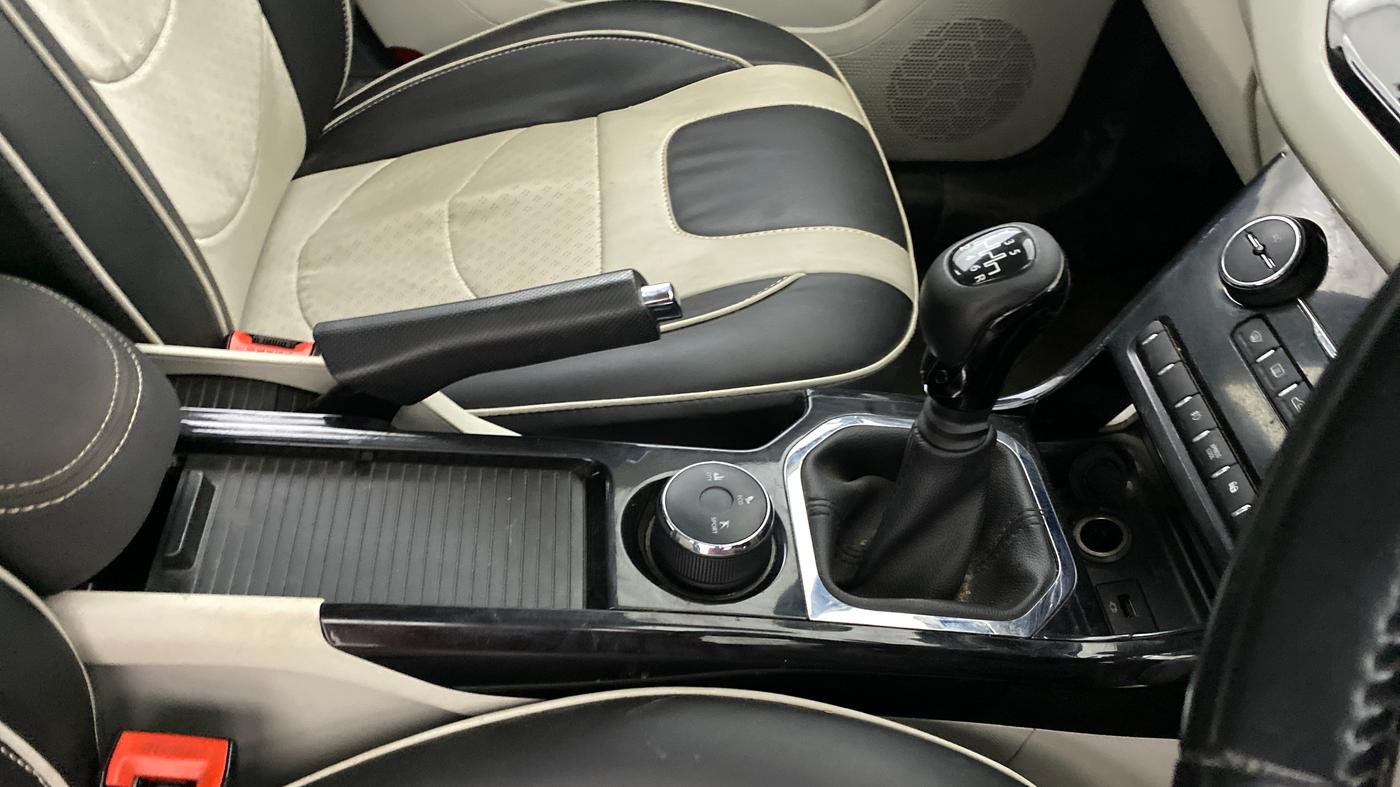 2022 Tata NEXON XZ PLUS SUNROOF PETROL DUAL TONE, Petrol, Manual, 70,753 km, Gear Lever