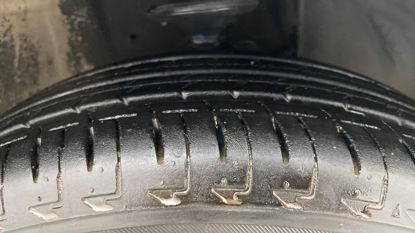 2017 Maruti IGNIS DELTA 1.2, Petrol, Manual, 46,330 km, Right Front Tyre Tread